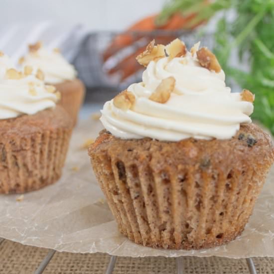 healthy carrot cake cupcakes