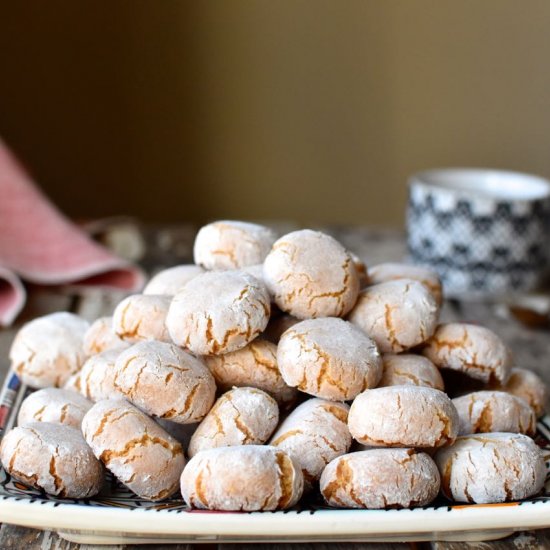 Almond cookies, amaretti-like