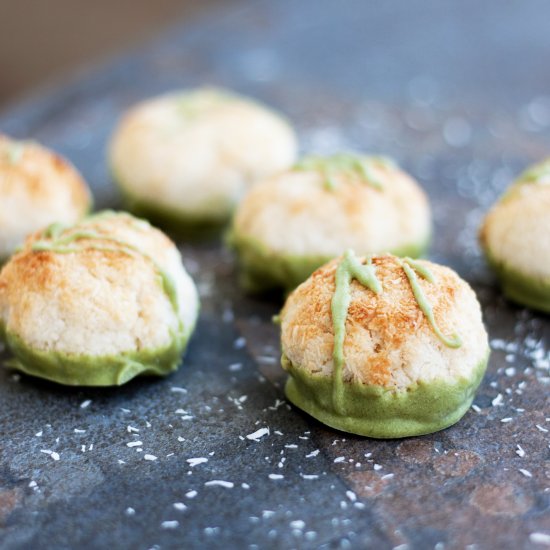 matcha coconut macaroons