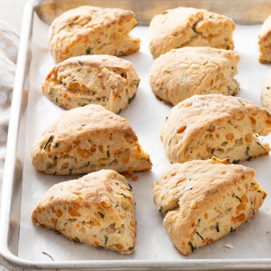 Rustic Gruyère Chive Scones