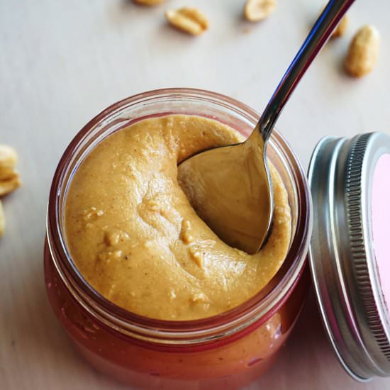 Quick & Easy Homemade Peanut Butter