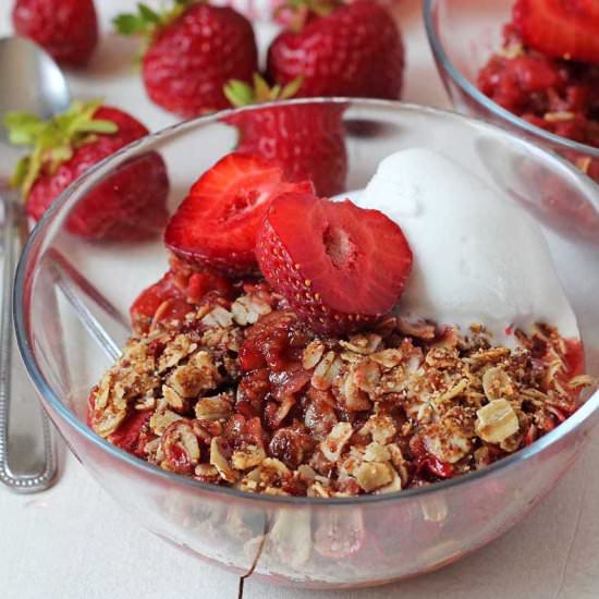 Vegan Strawberry Rhubarb Crisp