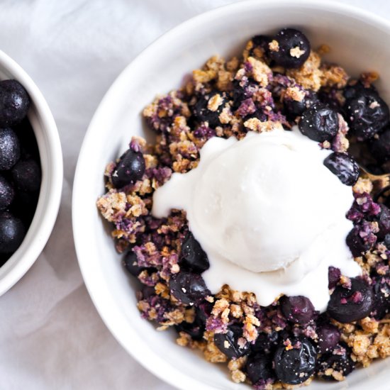 Healthy Blueberry Breakfast Crumble