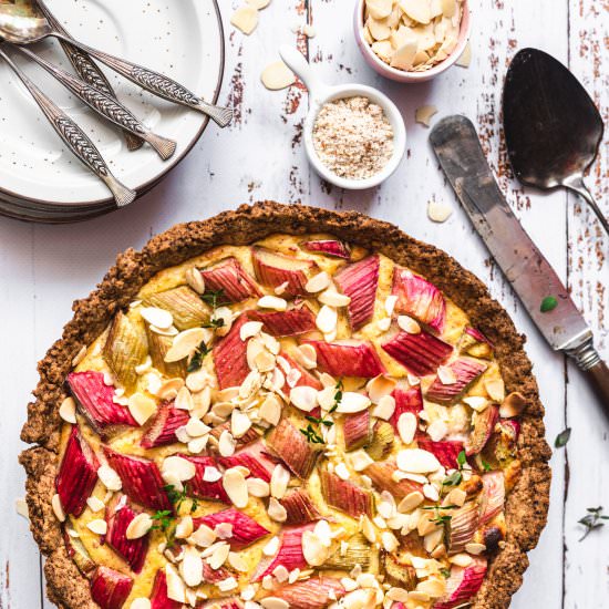 Rhubarb tart with almond pudding