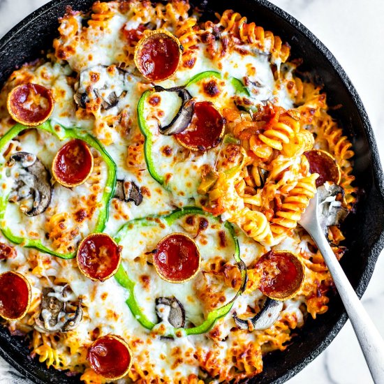 cheesy skillet pizza pasta bake