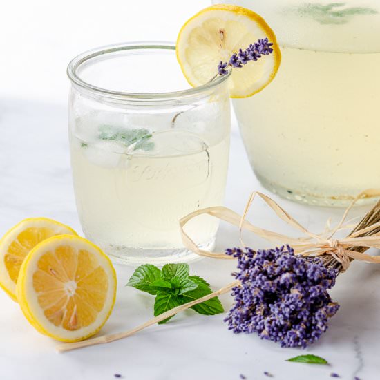 Refreshing Lavender Lemonade