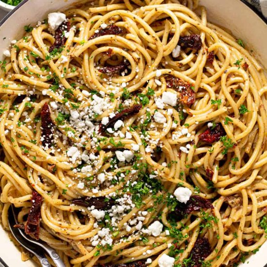 CREAMY VEGAN TOMATO PASTA