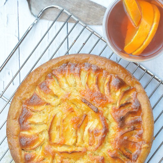 Apple pie with almond filling