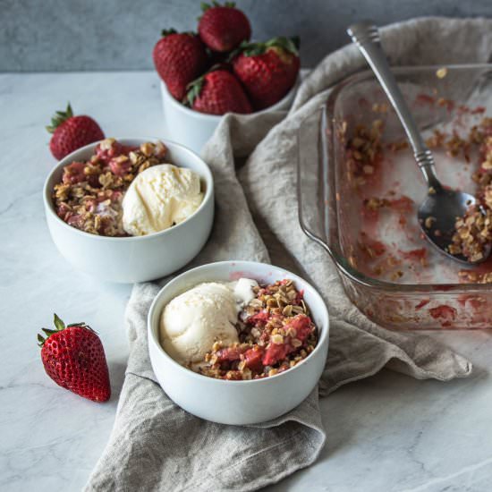 Gluten Free Strawberry Rhubarb Crumble