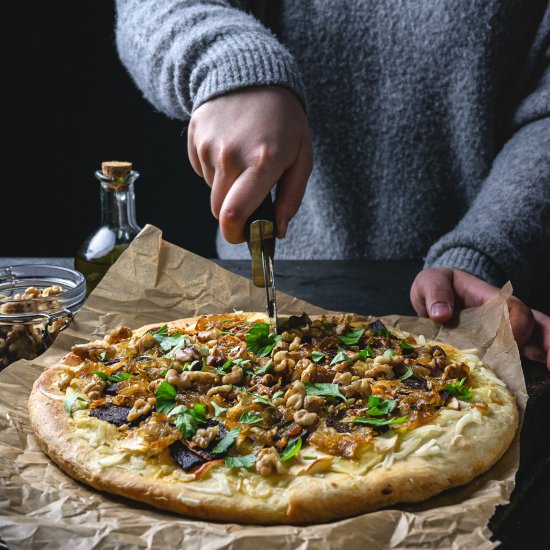 Vegan Bacon & Apple Pizza