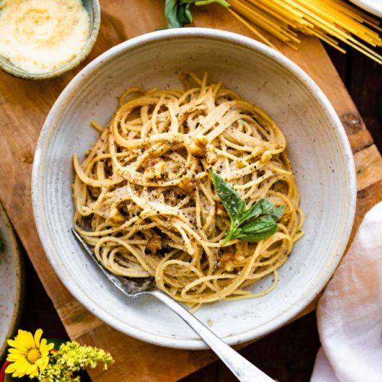 Creamy Pasta with Walnut Sauce