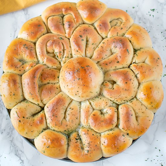 One Hour Pull-Apart Garlic Rolls