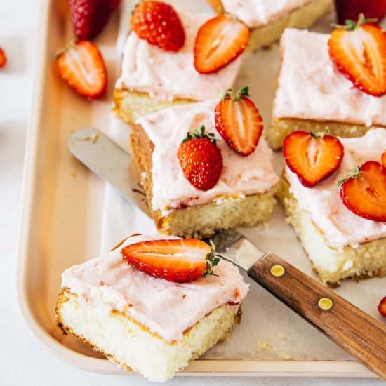 Small Batch Strawberry Cake