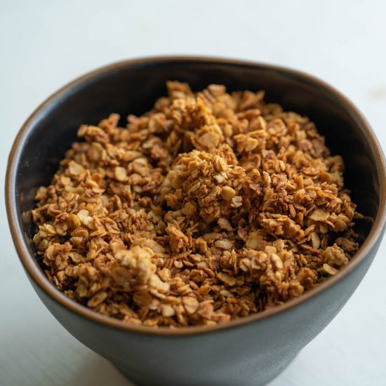 Simple Crunchy Clusters Granola