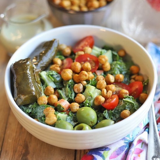 Kale salad with roasted chickpeas