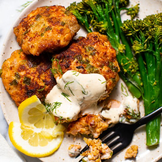 Salmon Cakes With Quick Aioli