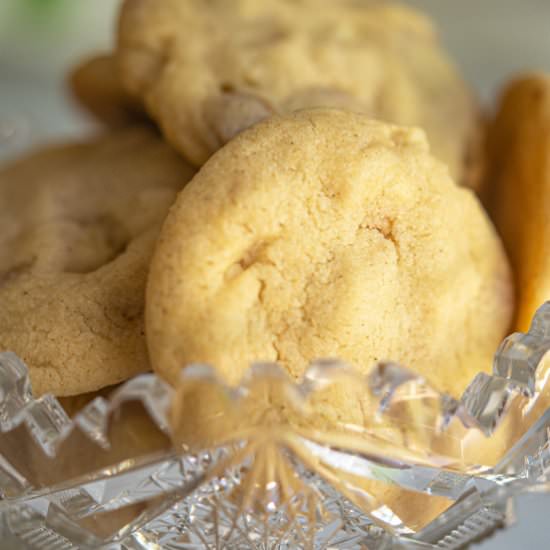 Caramel Pear with Almond Cookies