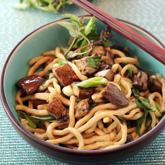 Stir-fry udon noodles