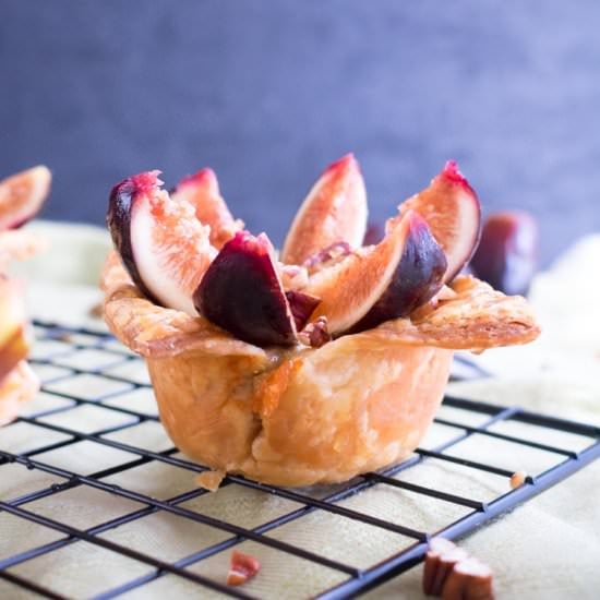 Fig, honey and ricotta baskets