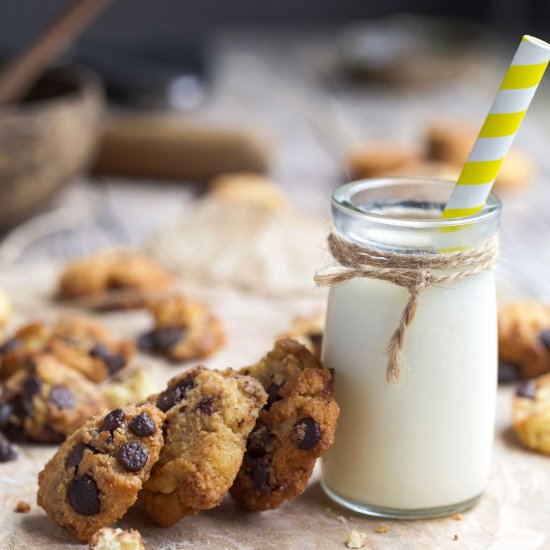 Crunchy Keto Choc Chip Cookies