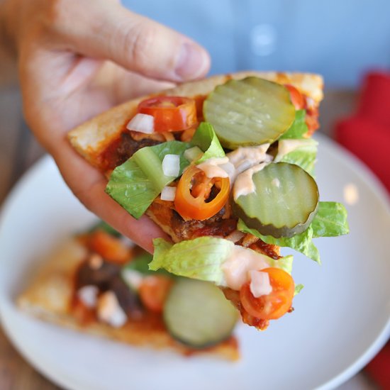 Vegan cheeseburger pizza