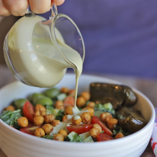 Creamy cashew salad dressing