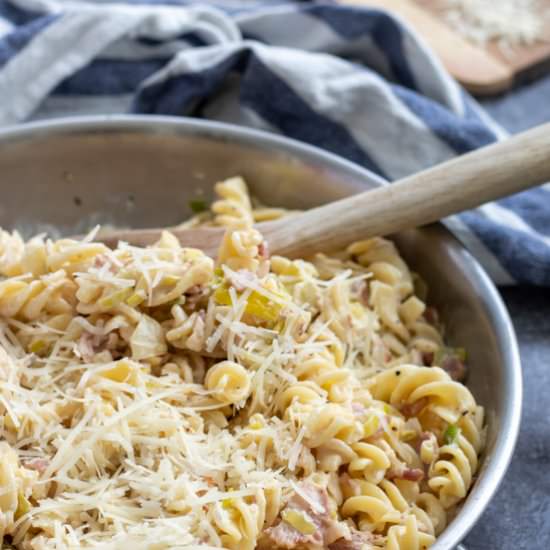 15-minute Crème Fraîche Carbonara