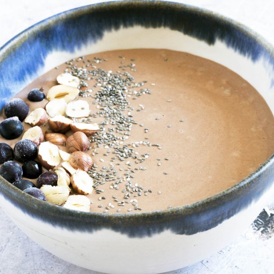 Hazelnut & chocolate smoothie bowl