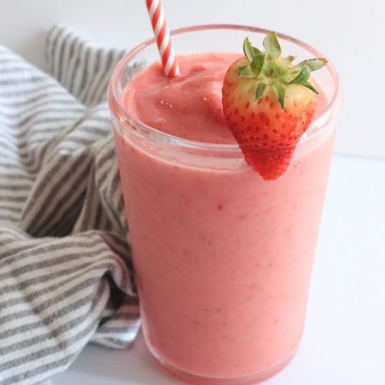 Super Easy Strawberry Smoothie