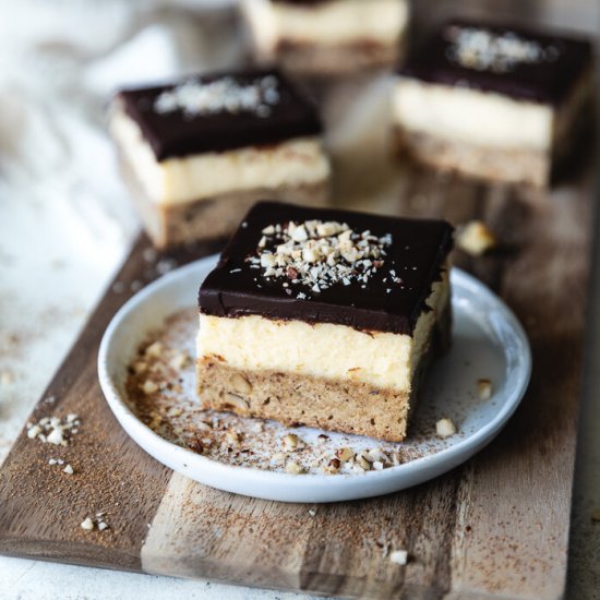 Chai Hazelnut Cheesecake Bars