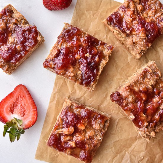 Peanut Butter & Jelly Oatmeal Bake