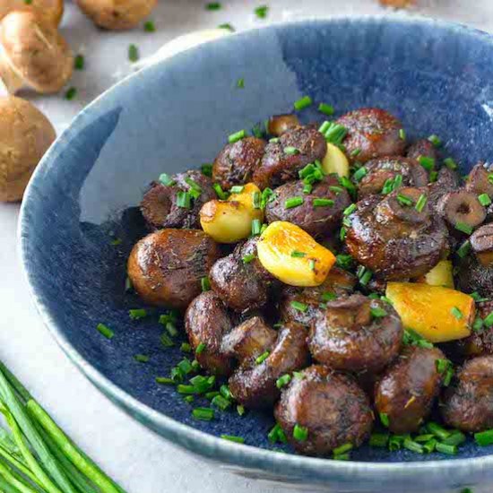 Sautéed mushrooms with garlic