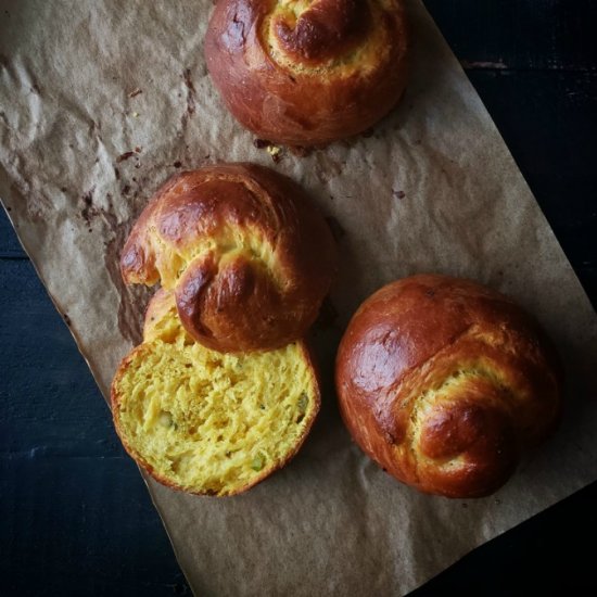 Turmeric Challah Rolls