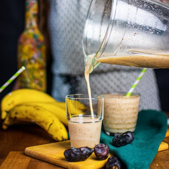 Banana Date Smoothie