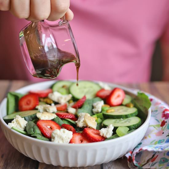 Spinach salad with strawberries