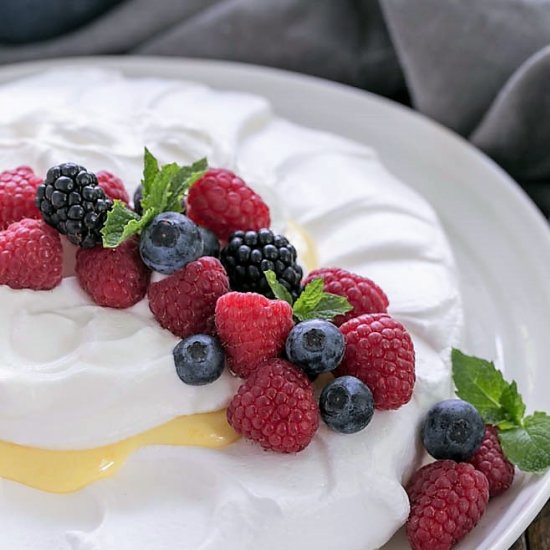 Lemon Pavlova