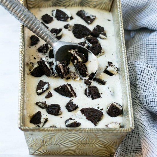 COOKIES AND CREAM PROTEIN ICE CREAM