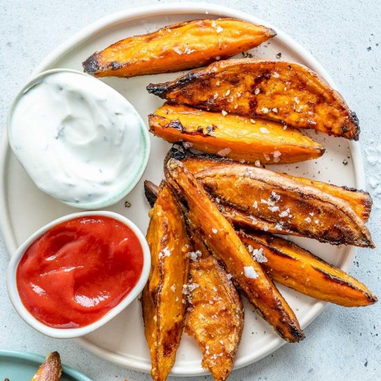 CRISPY BAKED SWEET POTATO WEDGES