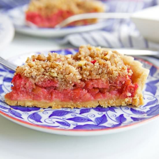 Rhubarb Tart with Hazelnut Crumble