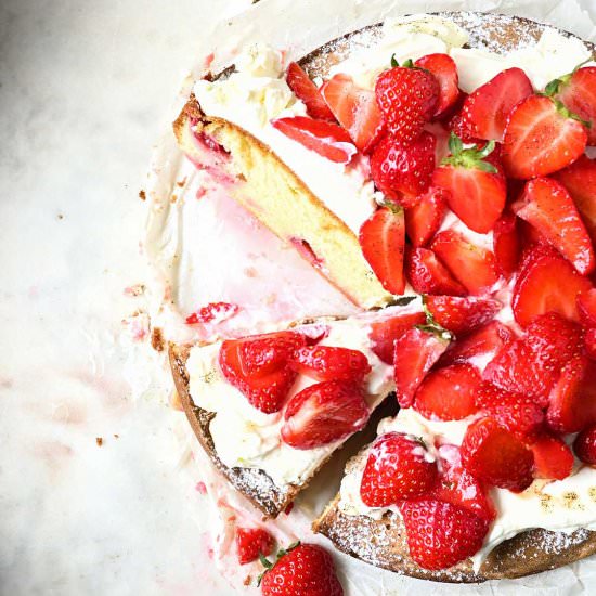 Strawberry cake with mascarpone