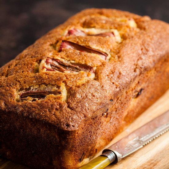 Rhubarb and ginger loaf cake