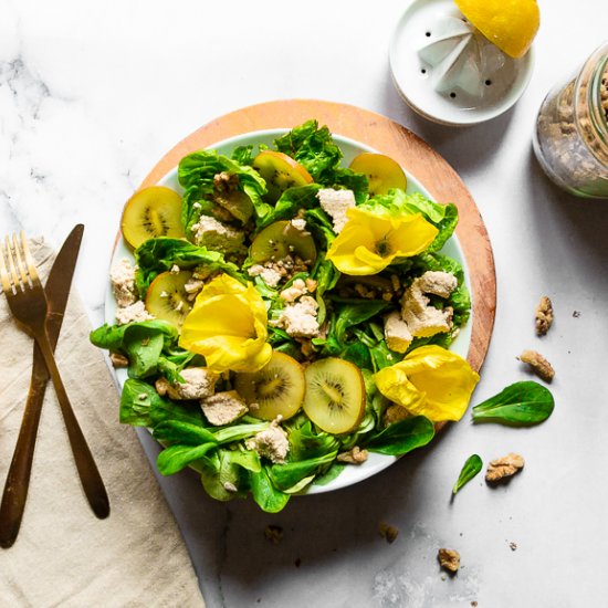 Summer salad with edible flowers