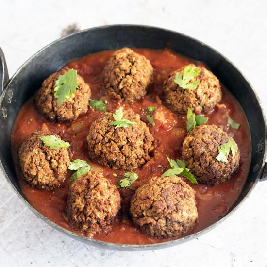 Vegan meatballs in tomato sauce