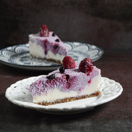 Raw cake with berries