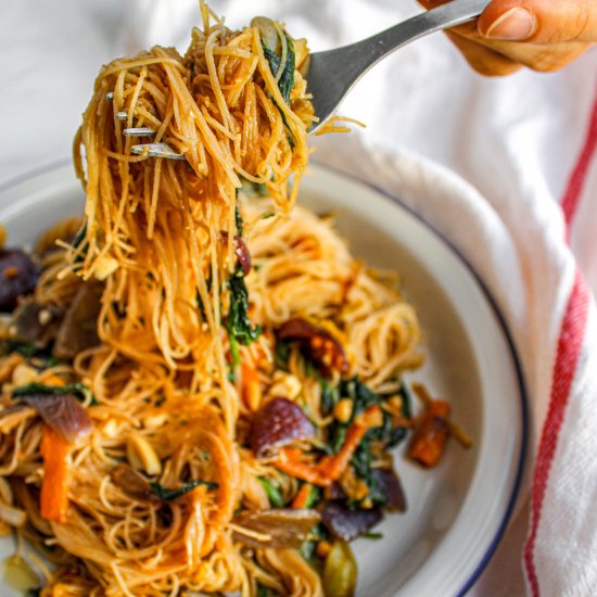 20 Minute Peanut Rice Noodles