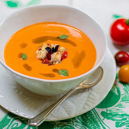 cold tomato bread soup / basil