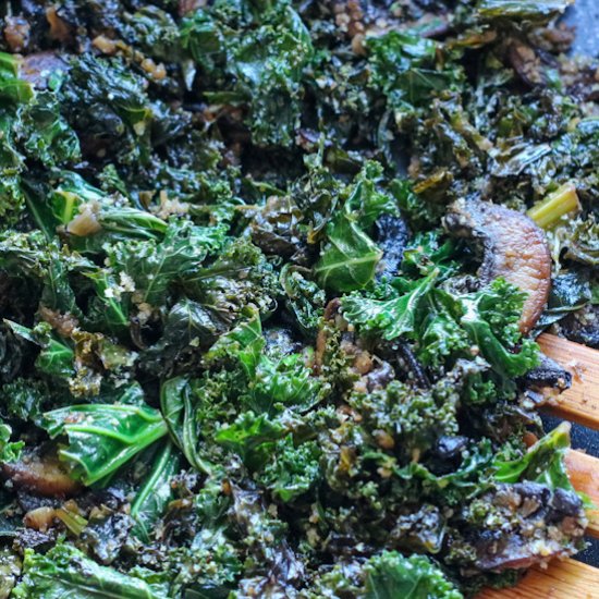 Mushrooms and Kale with Breadcrumbs