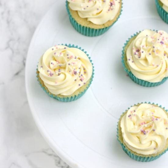 Easy Vanilla Cupcakes