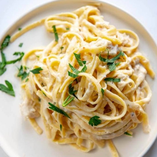 Slow Cooker Chicken Alfredo Pasta