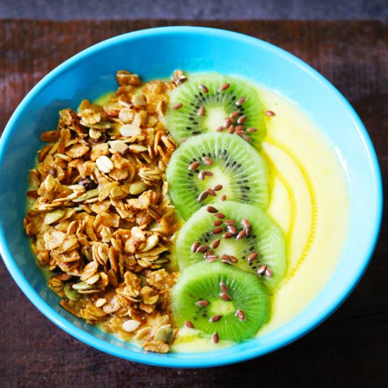 Mango & Kiwi Granola Smoothie Bowl